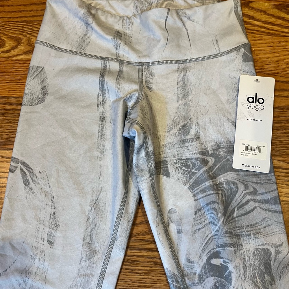 ALO Yoga Marble Print Leggings in Light Gray